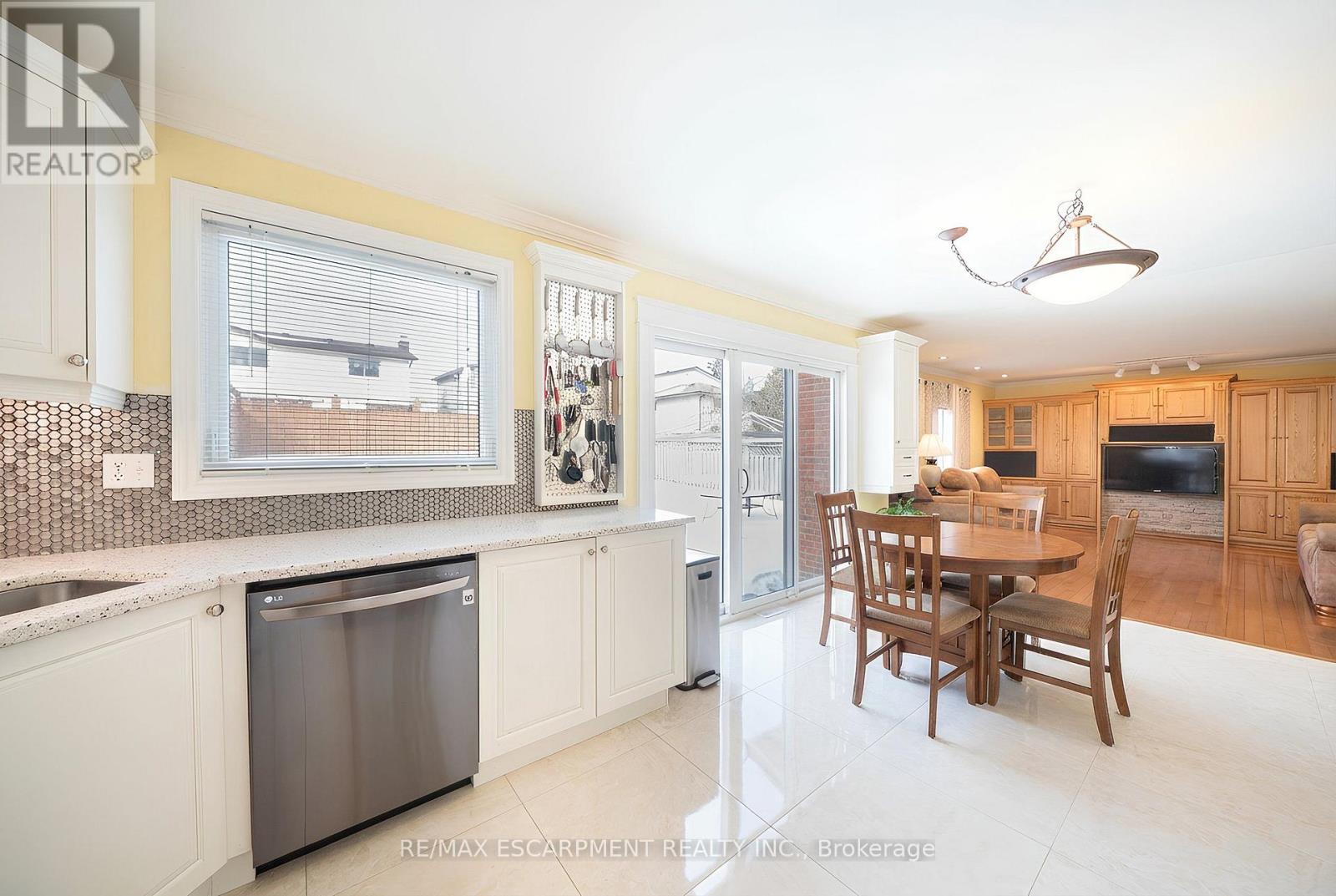 43 Flamingo Drive, Hamilton, Ontario  L9A 4X6 - Photo 12 - X12800884