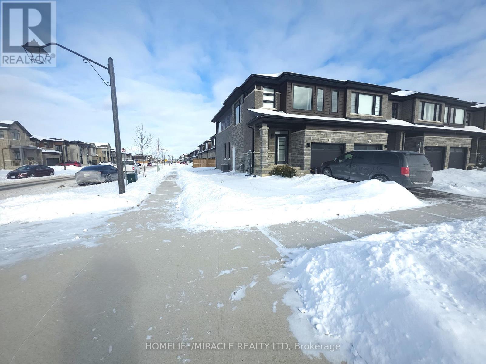 88 June Callwood Way, Brantford, Ontario  N3T 0T2 - Photo 2 - X12800908