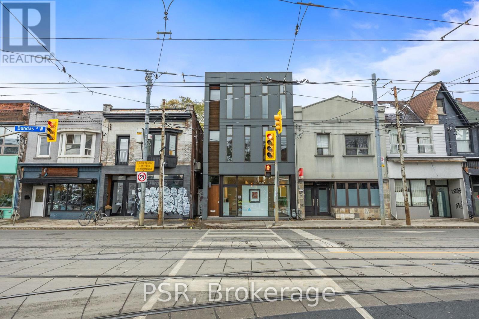 Upper - 2068 Dundas Street W, Toronto, Ontario  M6R 1W8 - Photo 44 - W12713116