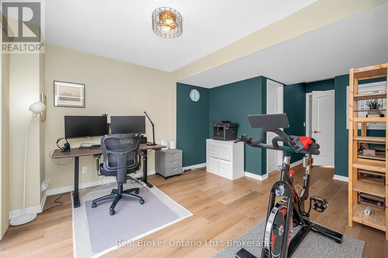 3897 Quiet Creek Drive, Mississauga, Ontario  L5M 8B5 - Photo 4 - W12801340