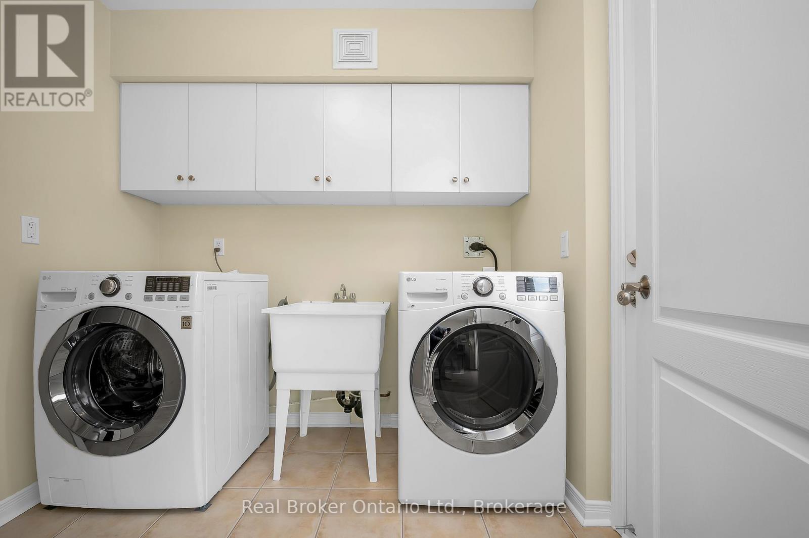 3897 Quiet Creek Drive, Mississauga, Ontario  L5M 8B5 - Photo 7 - W12801340