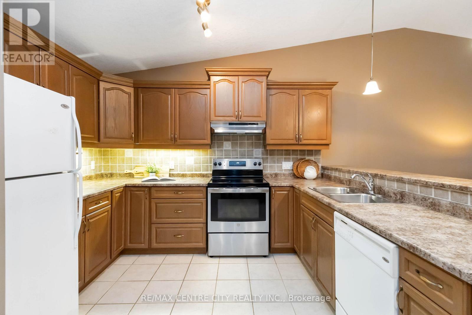 10 - 620 Thistlewood Drive, London North, Ontario  N5X 0A9 - Photo 14 - X12801086