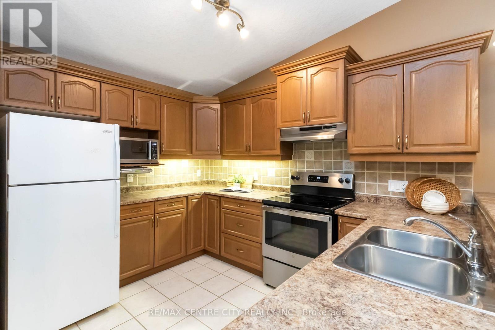 10 - 620 Thistlewood Drive, London North, Ontario  N5X 0A9 - Photo 16 - X12801086