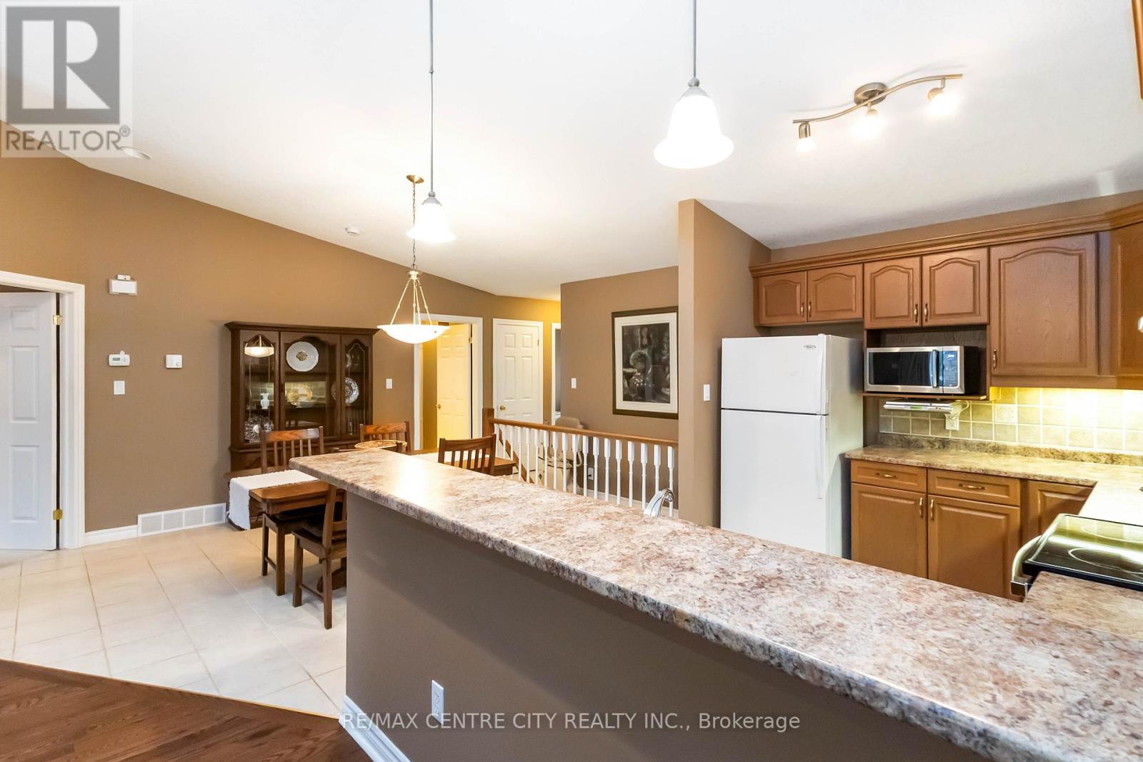 10 - 620 Thistlewood Drive, London North, Ontario  N5X 0A9 - Photo 17 - X12801086