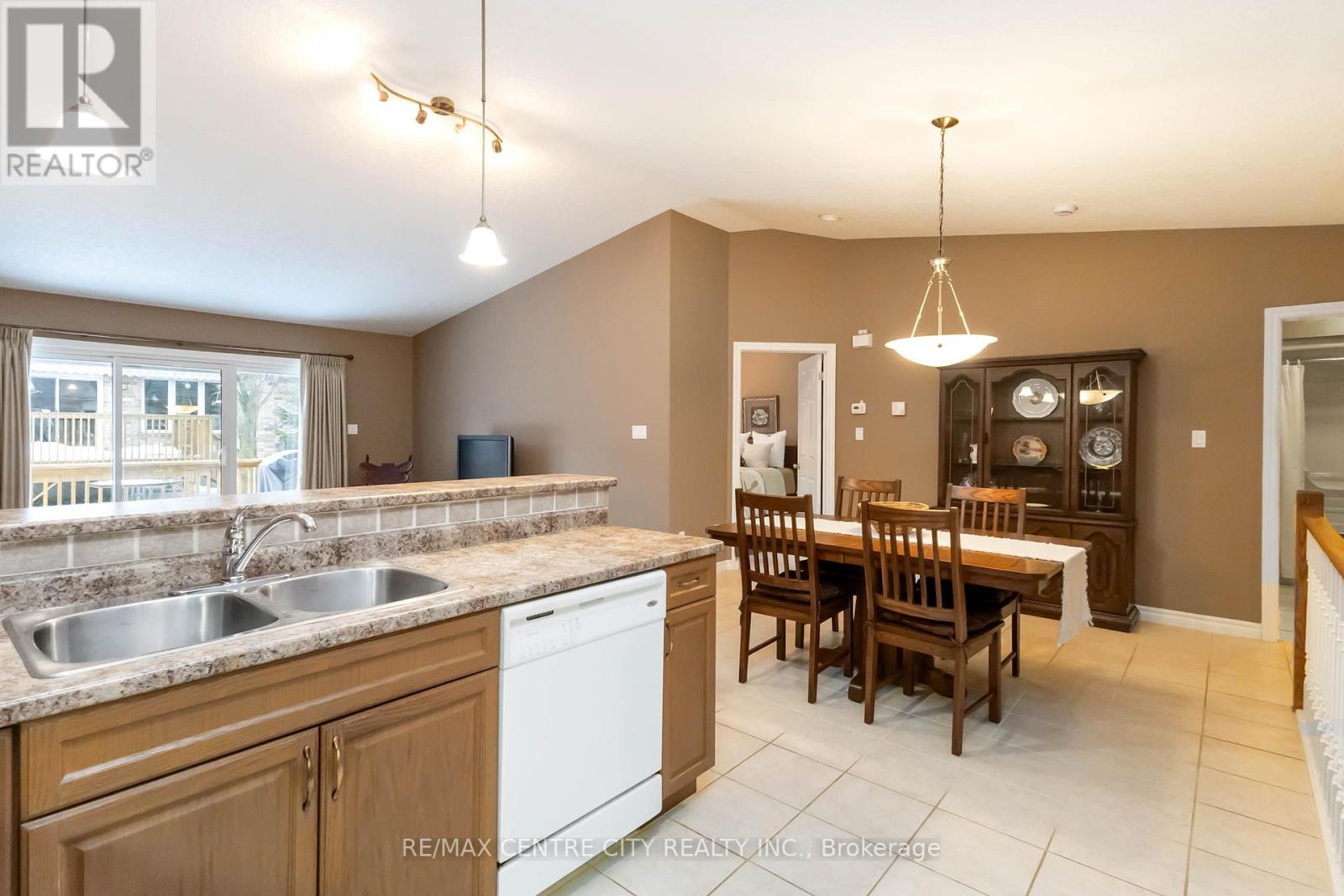 10 - 620 Thistlewood Drive, London North, Ontario  N5X 0A9 - Photo 18 - X12801086