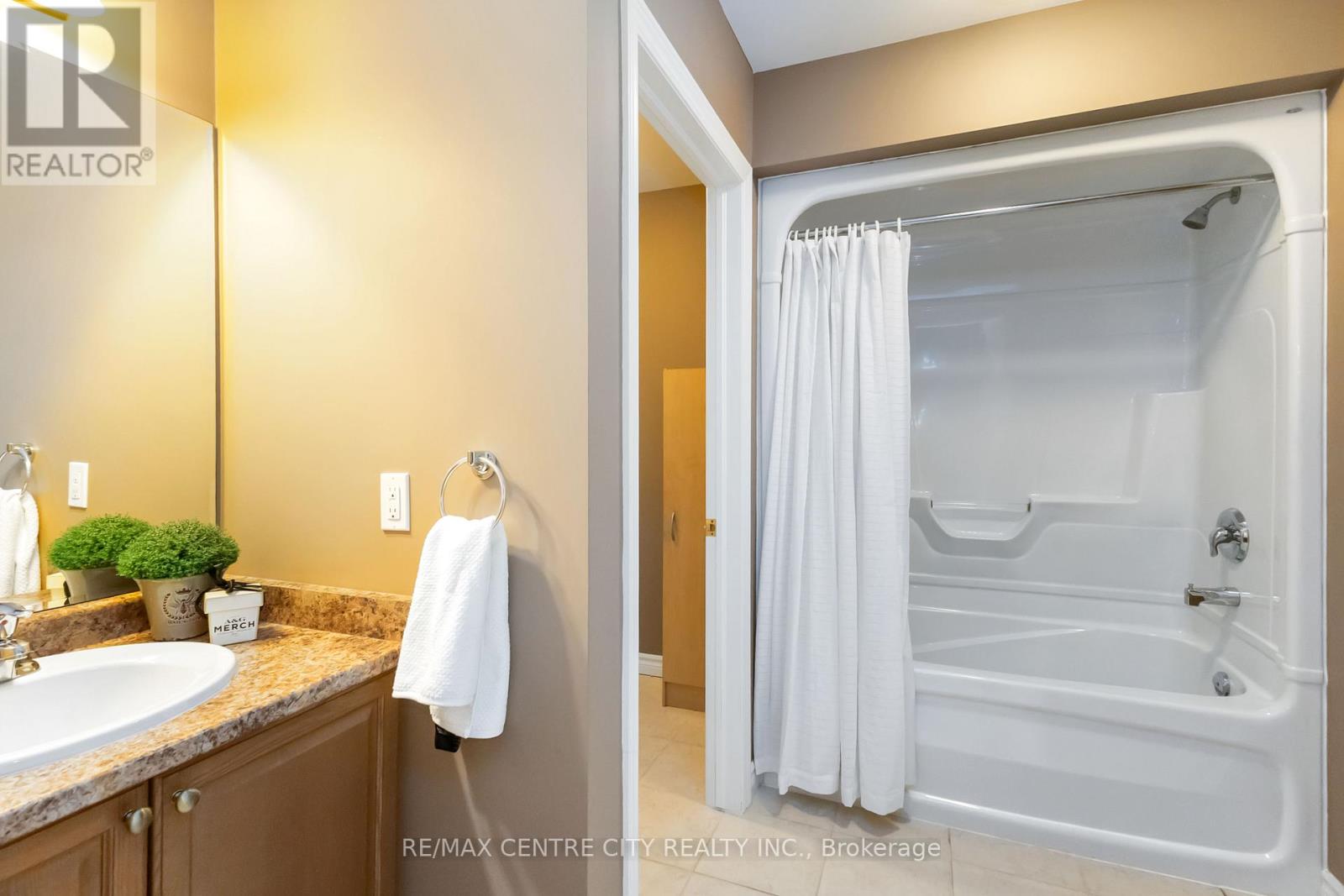 10 - 620 Thistlewood Drive, London North, Ontario  N5X 0A9 - Photo 34 - X12801086