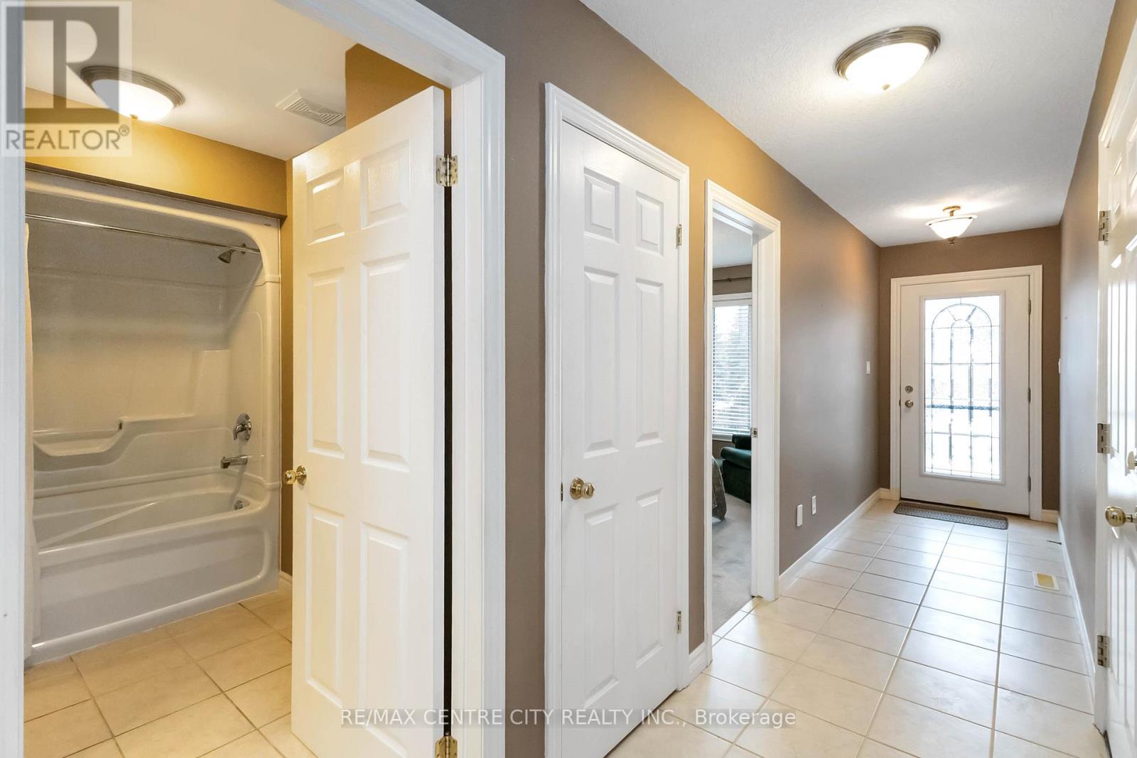 10 - 620 Thistlewood Drive, London North, Ontario  N5X 0A9 - Photo 5 - X12801086