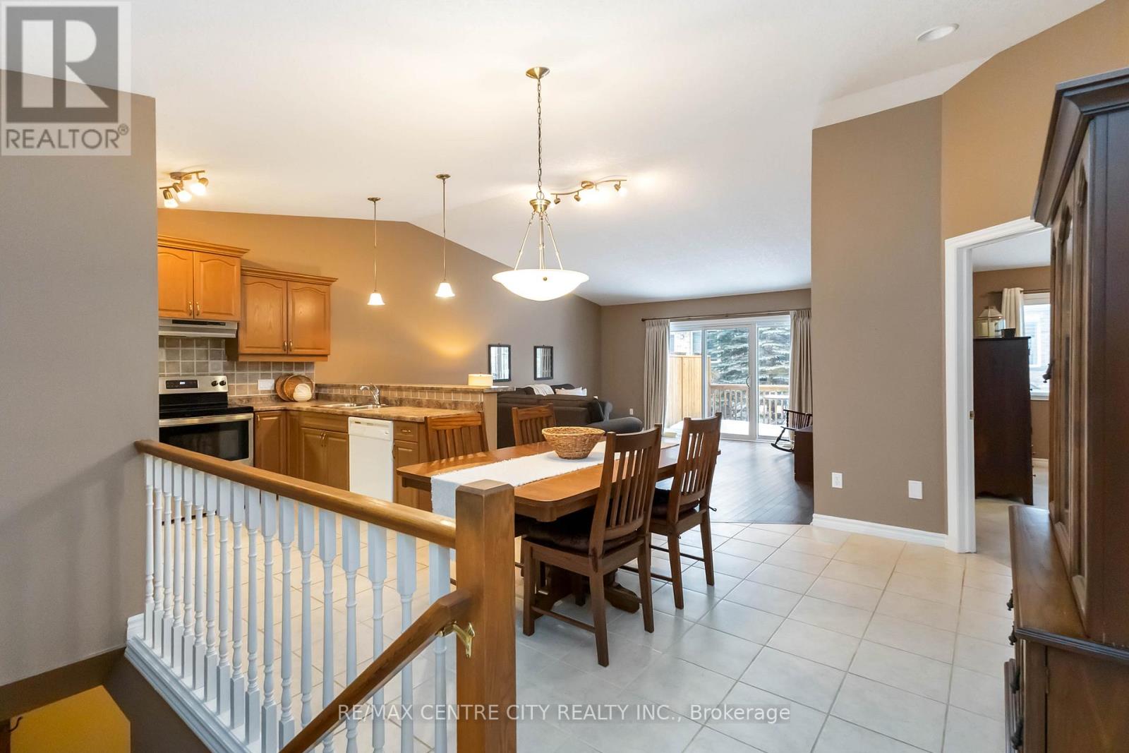 10 - 620 Thistlewood Drive, London North, Ontario  N5X 0A9 - Photo 7 - X12801086