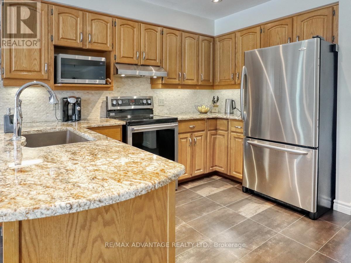 6 Green Hedge Lane, London North, Ontario  N6H 4Z5 - Photo 15 - X12801140