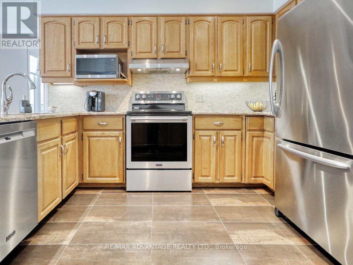 6 Green Hedge Lane, London North, Ontario  N6H 4Z5 - Photo 16 - X12801140