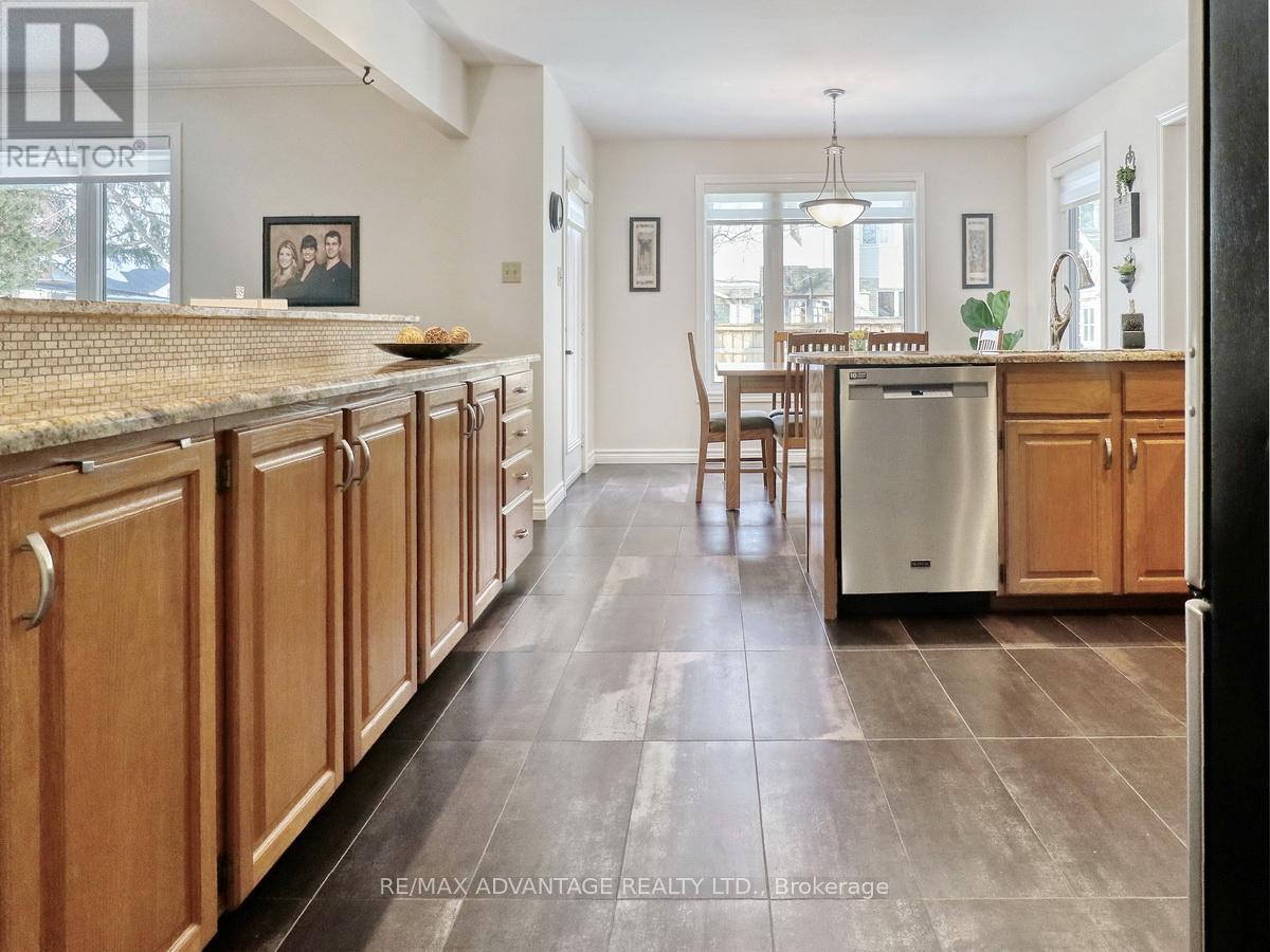 6 Green Hedge Lane, London North, Ontario  N6H 4Z5 - Photo 17 - X12801140