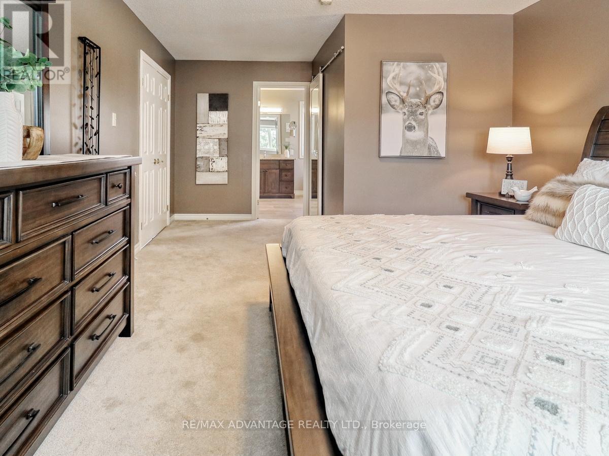 6 Green Hedge Lane, London North, Ontario  N6H 4Z5 - Photo 24 - X12801140