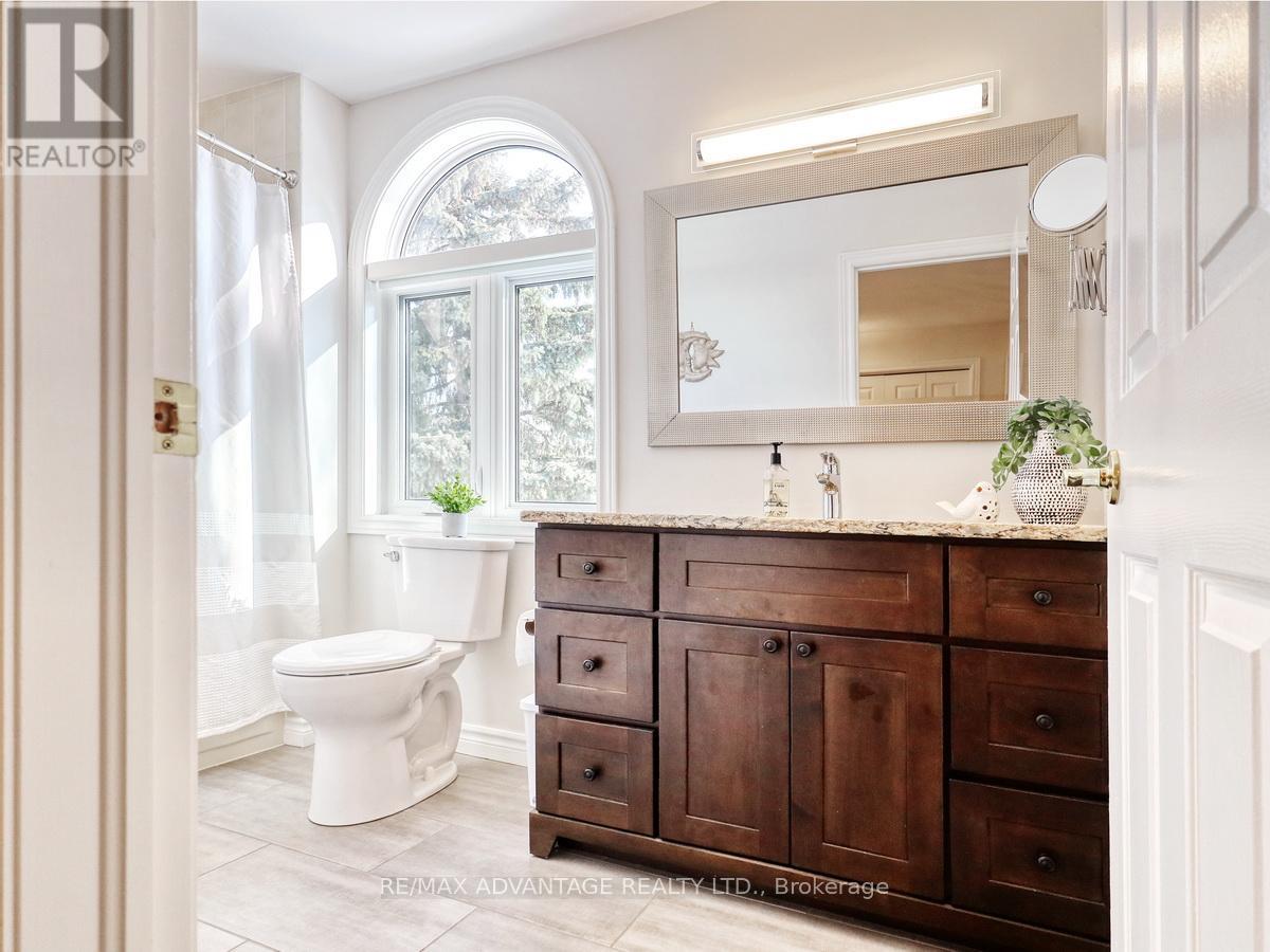 6 Green Hedge Lane, London North, Ontario  N6H 4Z5 - Photo 33 - X12801140