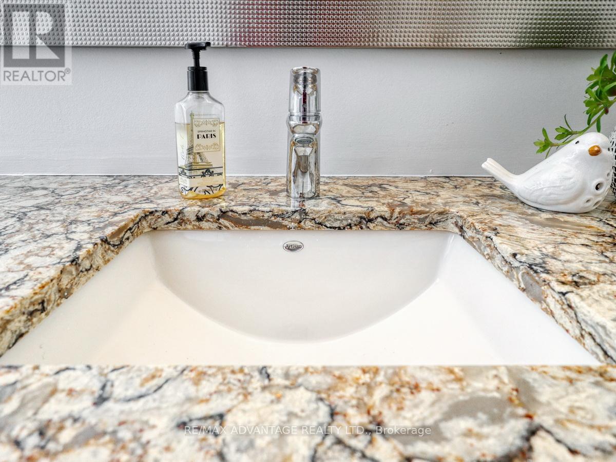 6 Green Hedge Lane, London North, Ontario  N6H 4Z5 - Photo 34 - X12801140