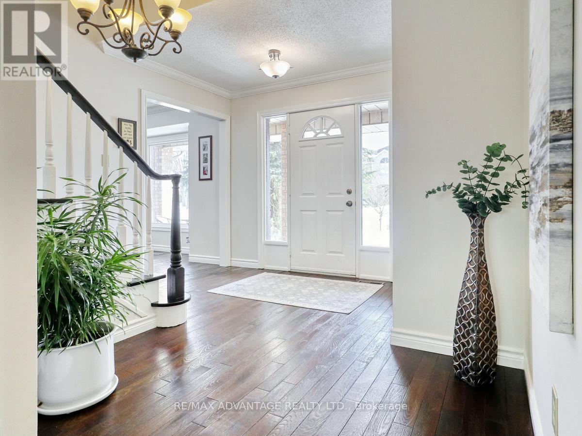 6 Green Hedge Lane, London North, Ontario  N6H 4Z5 - Photo 4 - X12801140