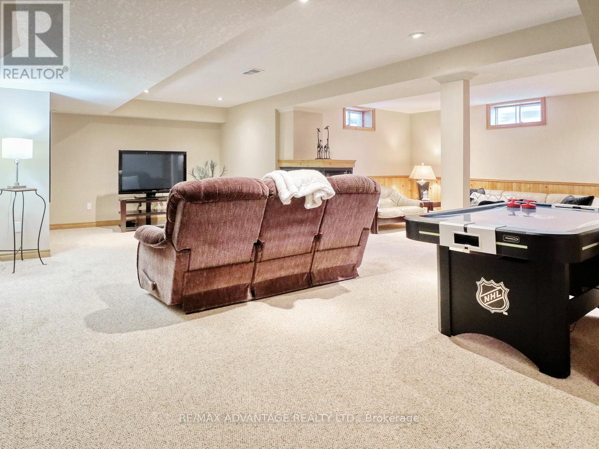 6 Green Hedge Lane, London North, Ontario  N6H 4Z5 - Photo 42 - X12801140