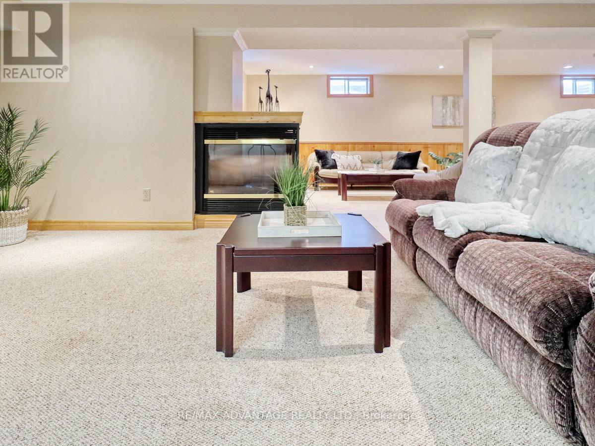 6 Green Hedge Lane, London North, Ontario  N6H 4Z5 - Photo 43 - X12801140