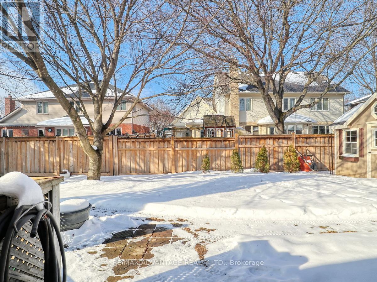 6 Green Hedge Lane, London North, Ontario  N6H 4Z5 - Photo 46 - X12801140