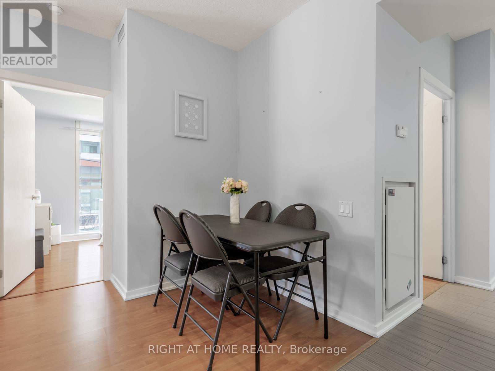 201 - 30 Canterbury Place, Toronto, Ontario  M2N 0B9 - Photo 4 - C12801054