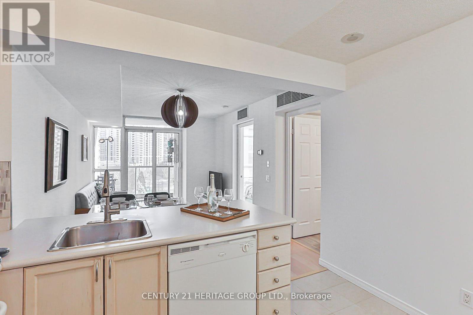 701 - 30 Harrison Garden Boulevard, Toronto, Ontario  M2N 7A9 - Photo 4 - C12801116