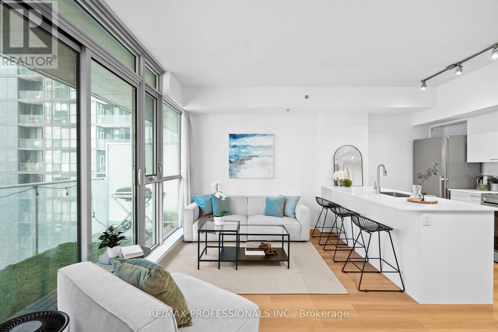 1505 - 375 King Street W, Toronto, Ontario  M5V 1K5 - Photo 2 - C12801174