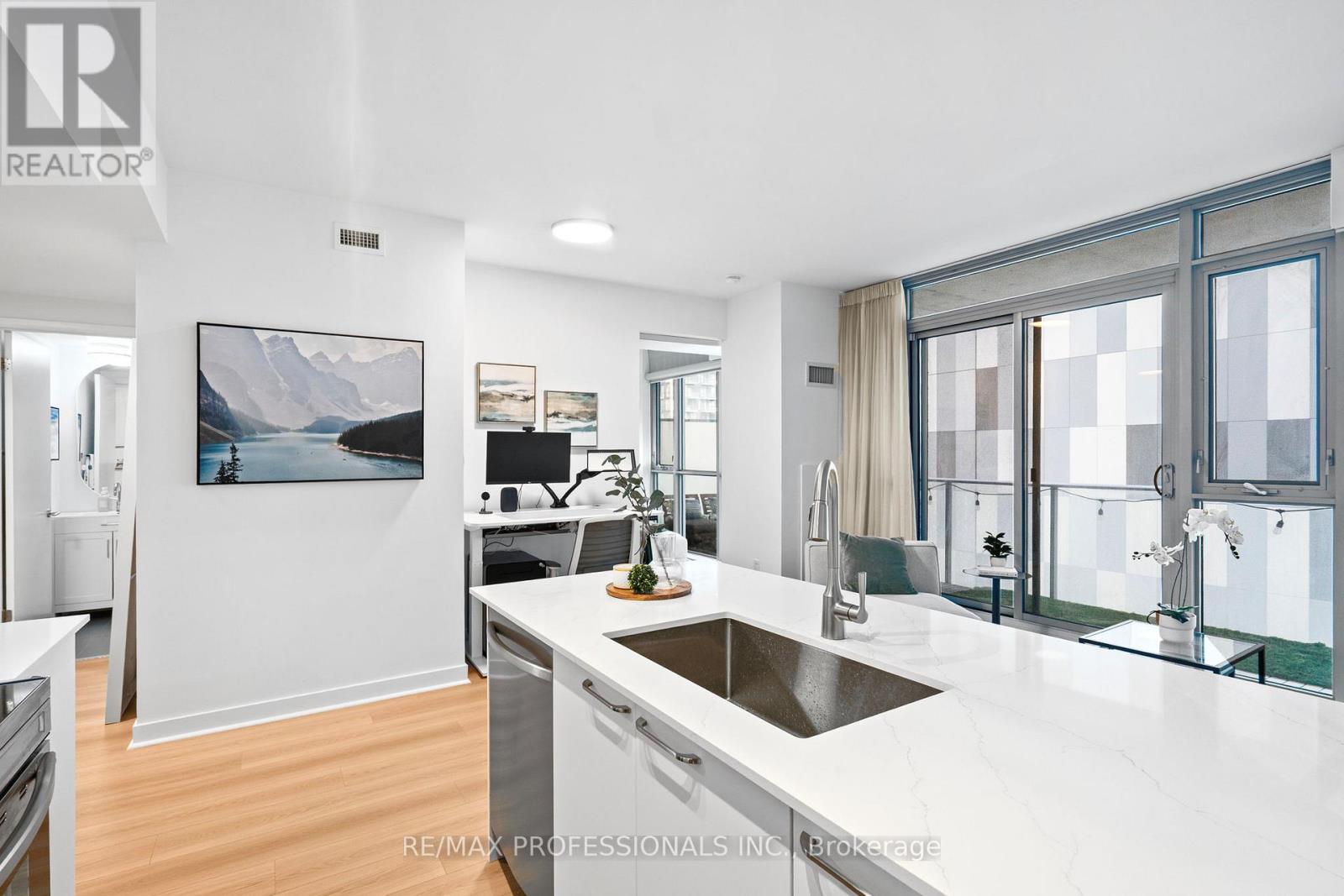 1505 - 375 King Street W, Toronto, Ontario  M5V 1K5 - Photo 7 - C12801174