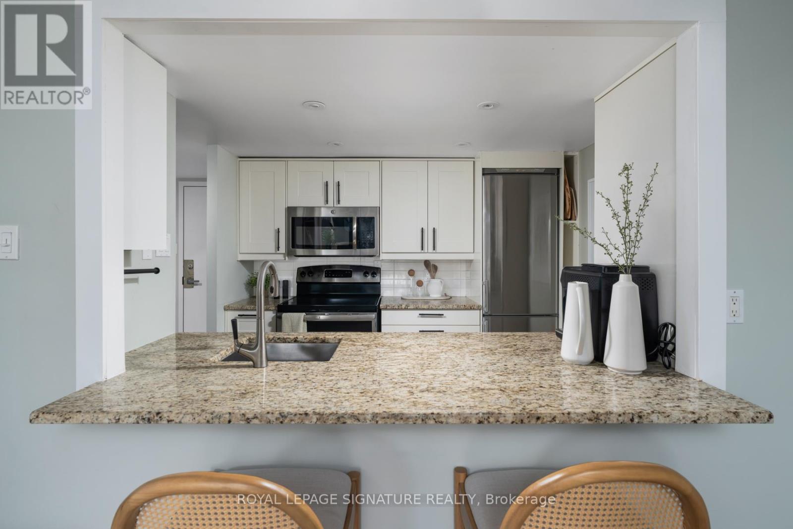 903 - 725 King Street W, Toronto, Ontario  M5V 2W9 - Photo 2 - C12801348