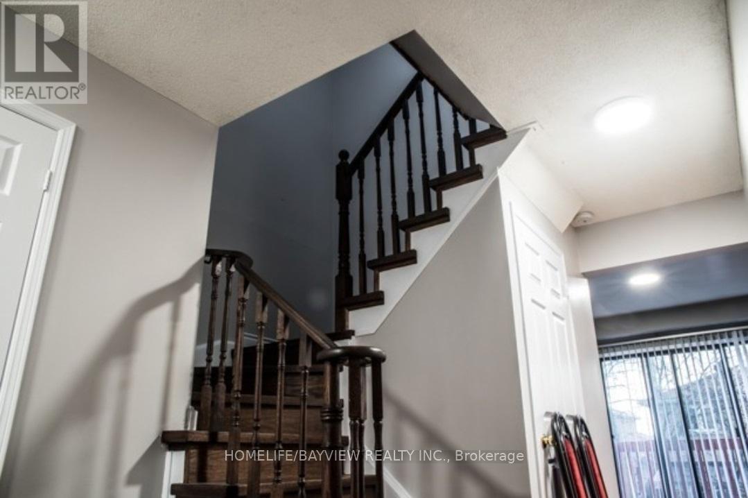 18 Rangeley Drive, Toronto, Ontario  M1B 5C1 - Photo 4 - E12801212