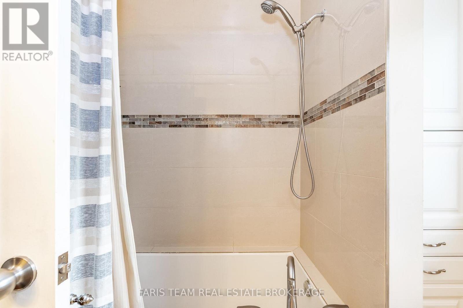 856 Church Drive, Innisfil (Lefroy), Ontario  L0L 1K0 - Photo 19 - N12801066