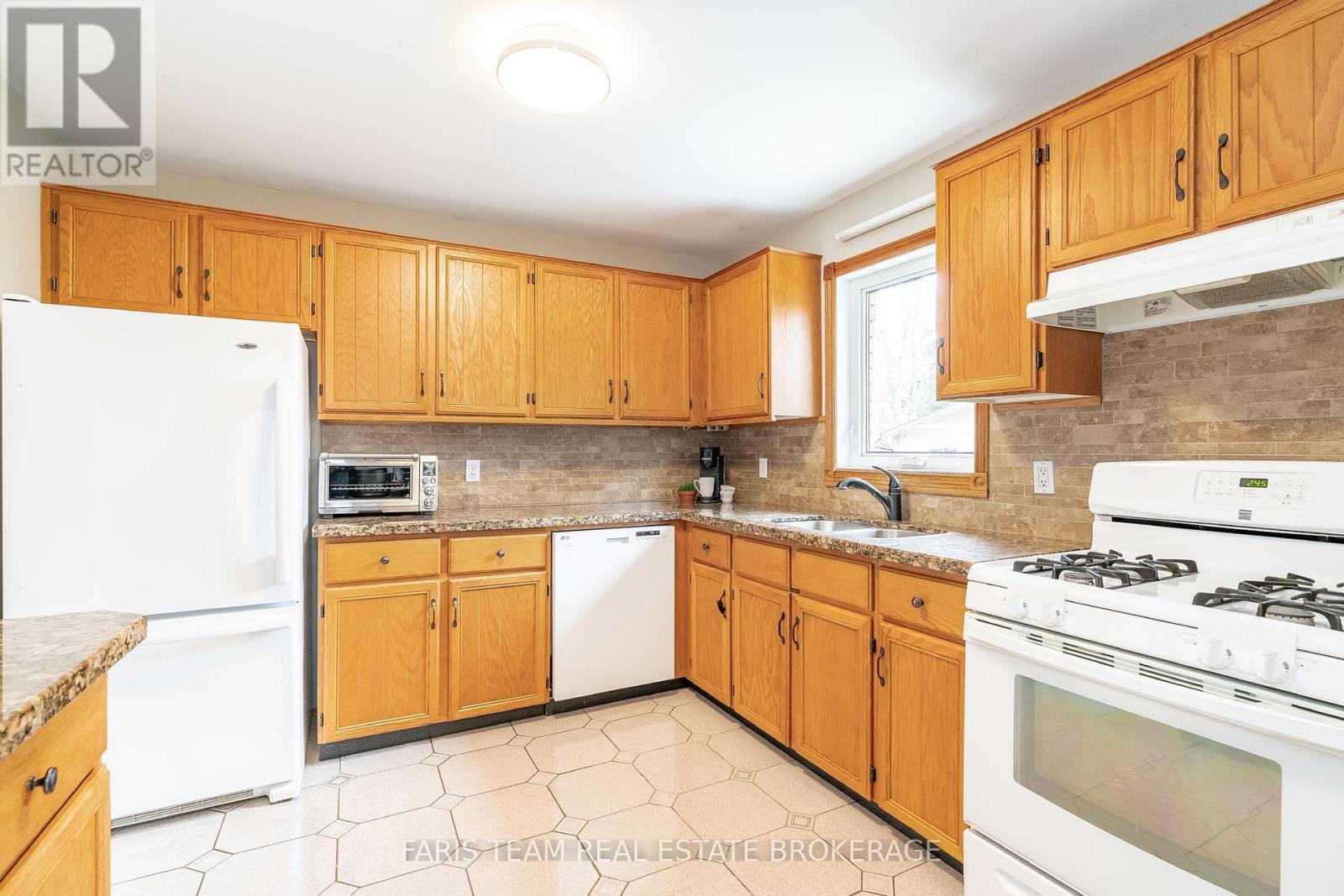 856 Church Drive, Innisfil (Lefroy), Ontario  L0L 1K0 - Photo 7 - N12801066