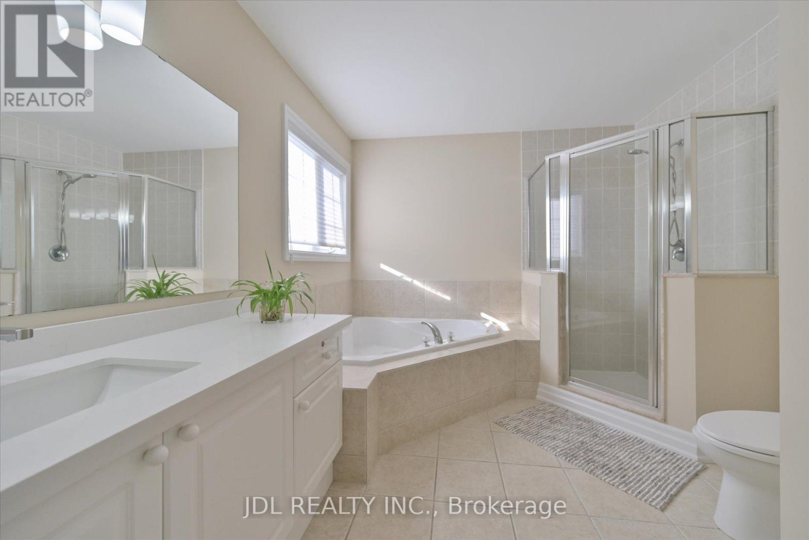 9 O'hara Crescent, Richmond Hill, Ontario  L4E 4E1 - Photo 14 - N12801130