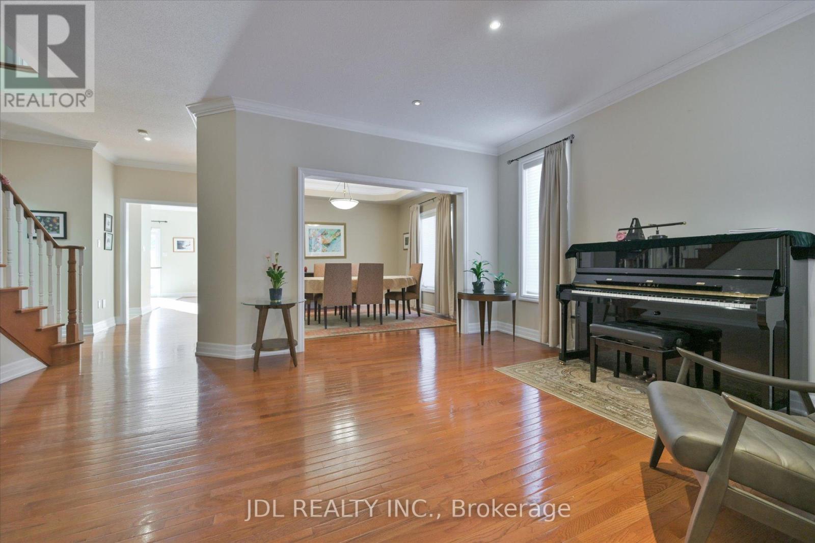 9 O'hara Crescent, Richmond Hill, Ontario  L4E 4E1 - Photo 3 - N12801130