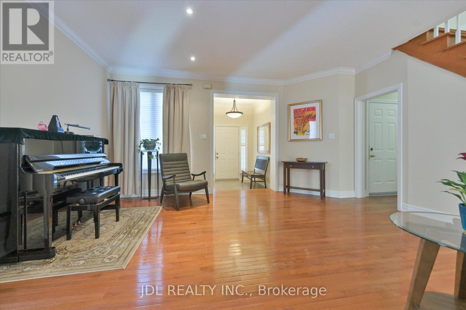 9 O'hara Crescent, Richmond Hill, Ontario  L4E 4E1 - Photo 4 - N12801130