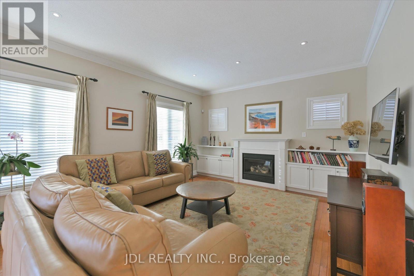 9 O'hara Crescent, Richmond Hill, Ontario  L4E 4E1 - Photo 6 - N12801130