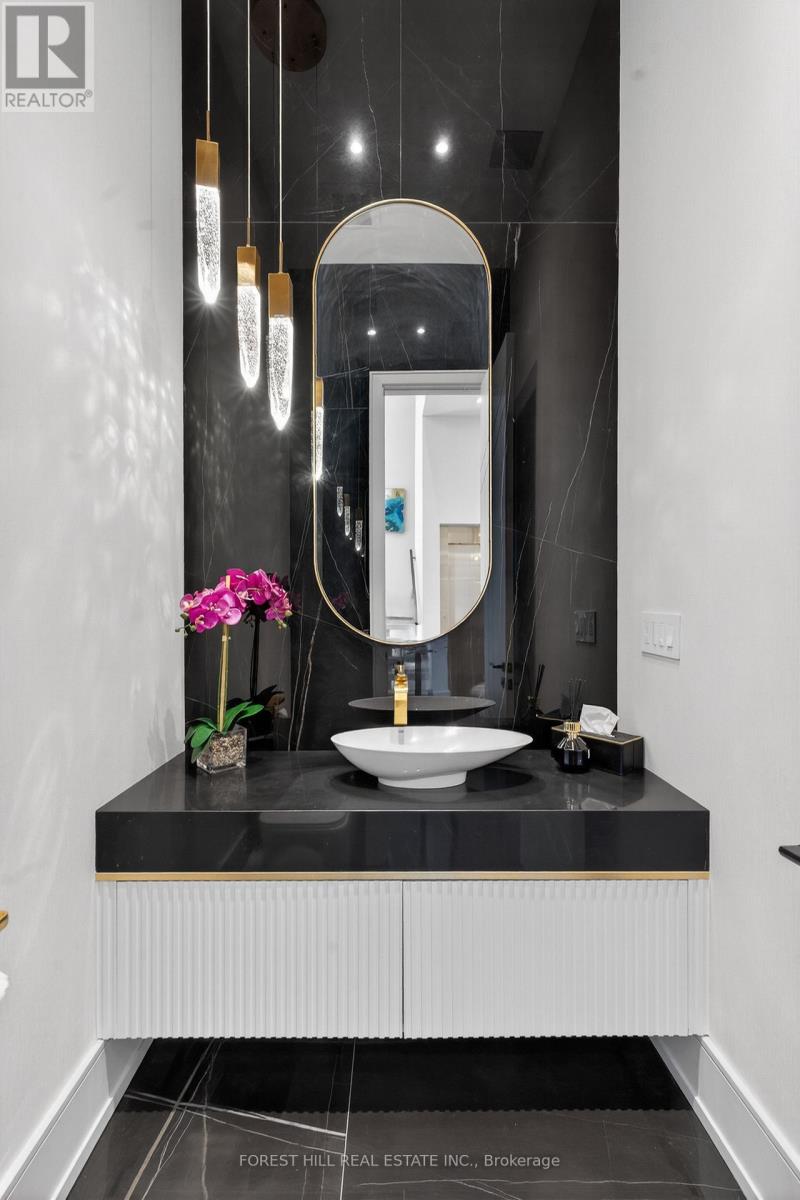 8 Elspeth Place, Markham, Ontario  L3T 1C4 - Photo 4 - N12801172