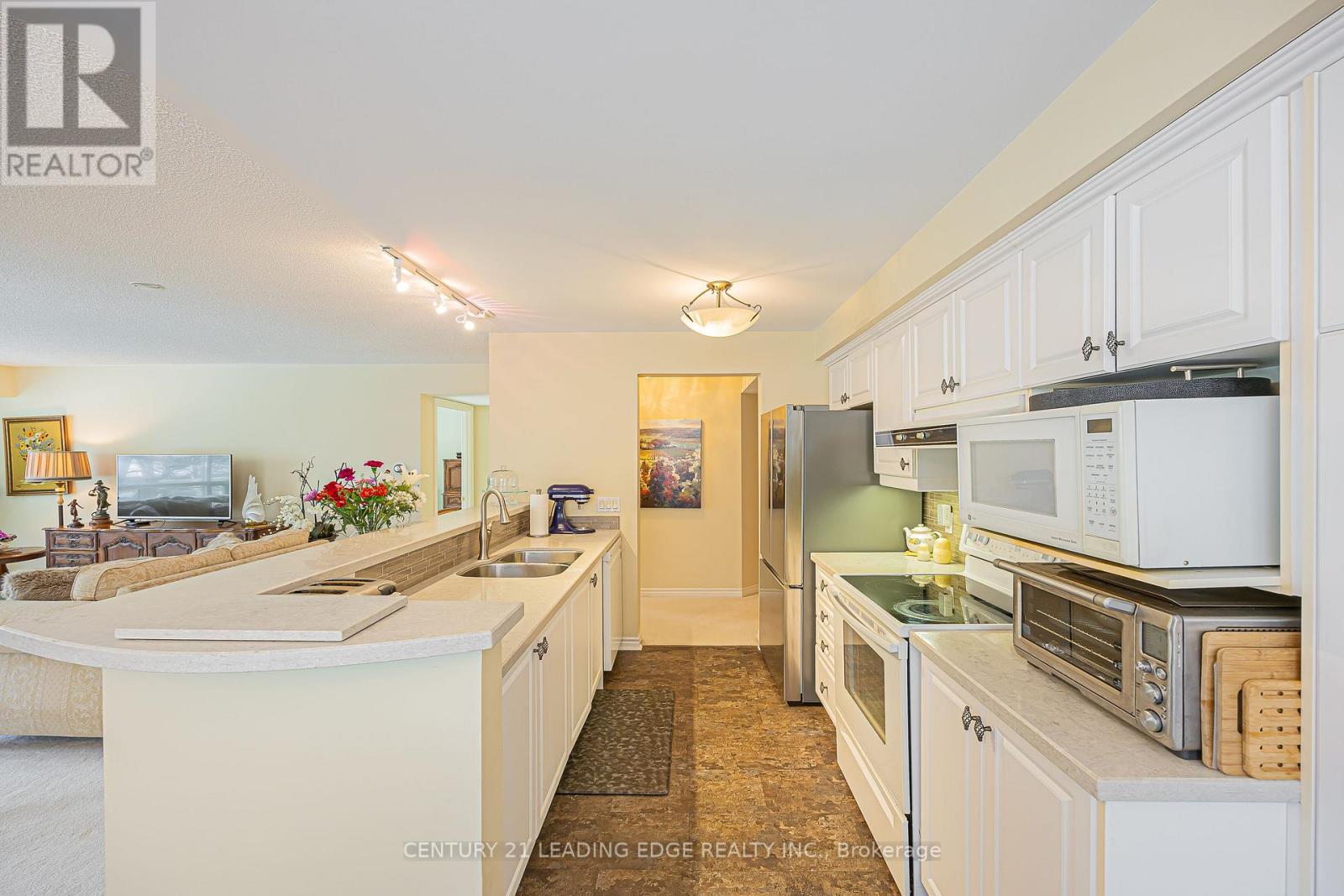 201 - 55 The Boardwalk Way, Markham, Ontario  L6E 1R7 - Photo 11 - N12801318