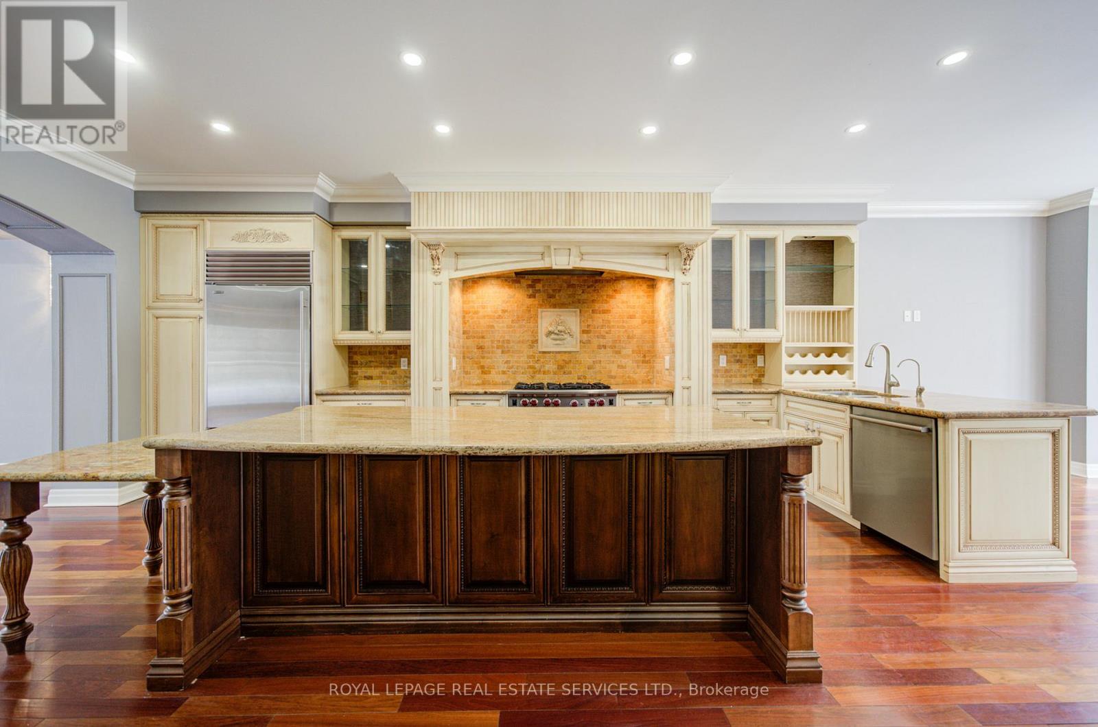 115 St Lawrence Drive, Mississauga, Ontario  L5G 4V2 - Photo 6 - W12801012