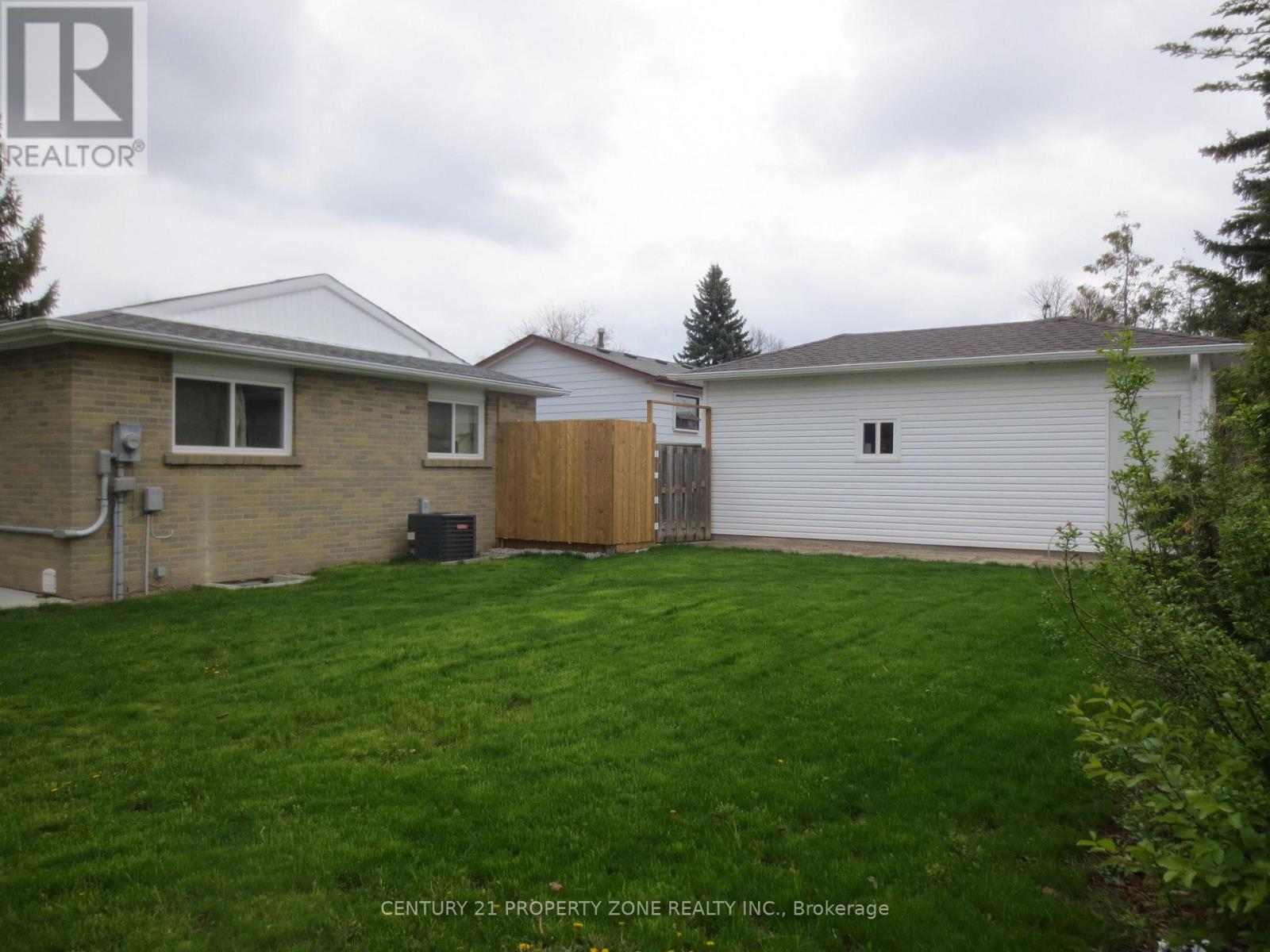 83 Sutherland Avenue, Brampton (Madoc), Ontario  L6V 2H7 - Photo 11 - W12801022