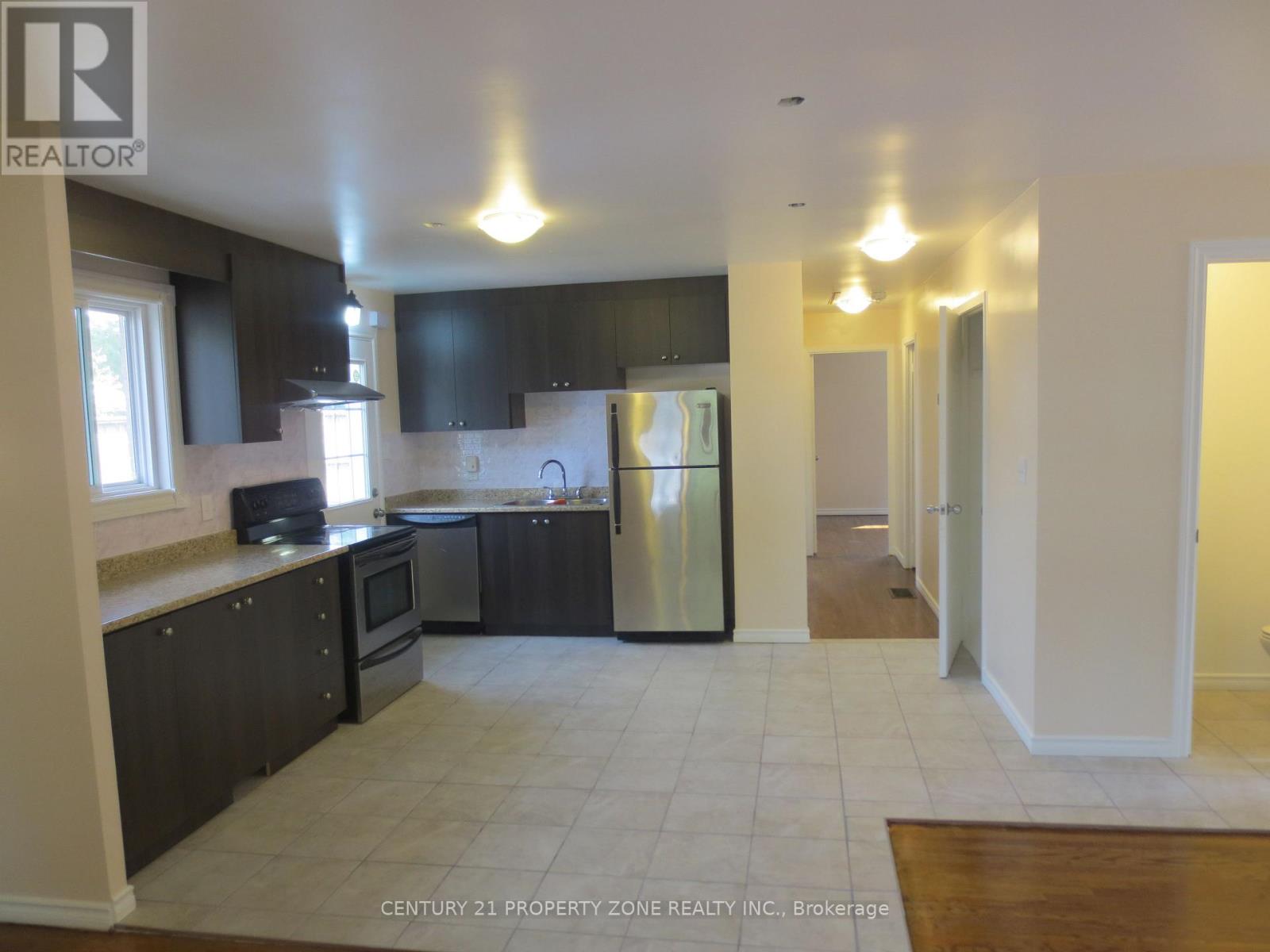 83 Sutherland Avenue, Brampton (Madoc), Ontario  L6V 2H7 - Photo 2 - W12801022