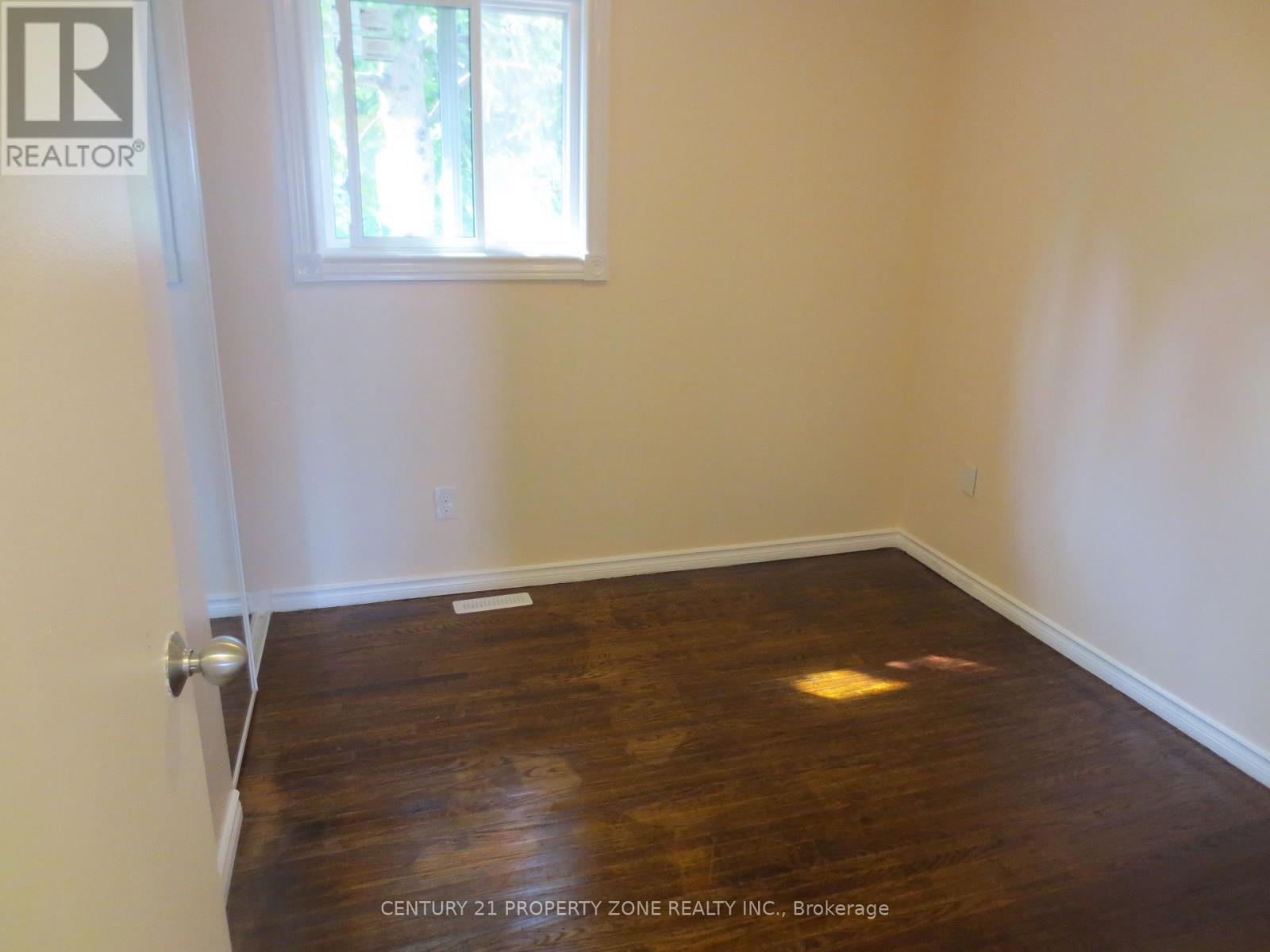 83 Sutherland Avenue, Brampton (Madoc), Ontario  L6V 2H7 - Photo 4 - W12801022