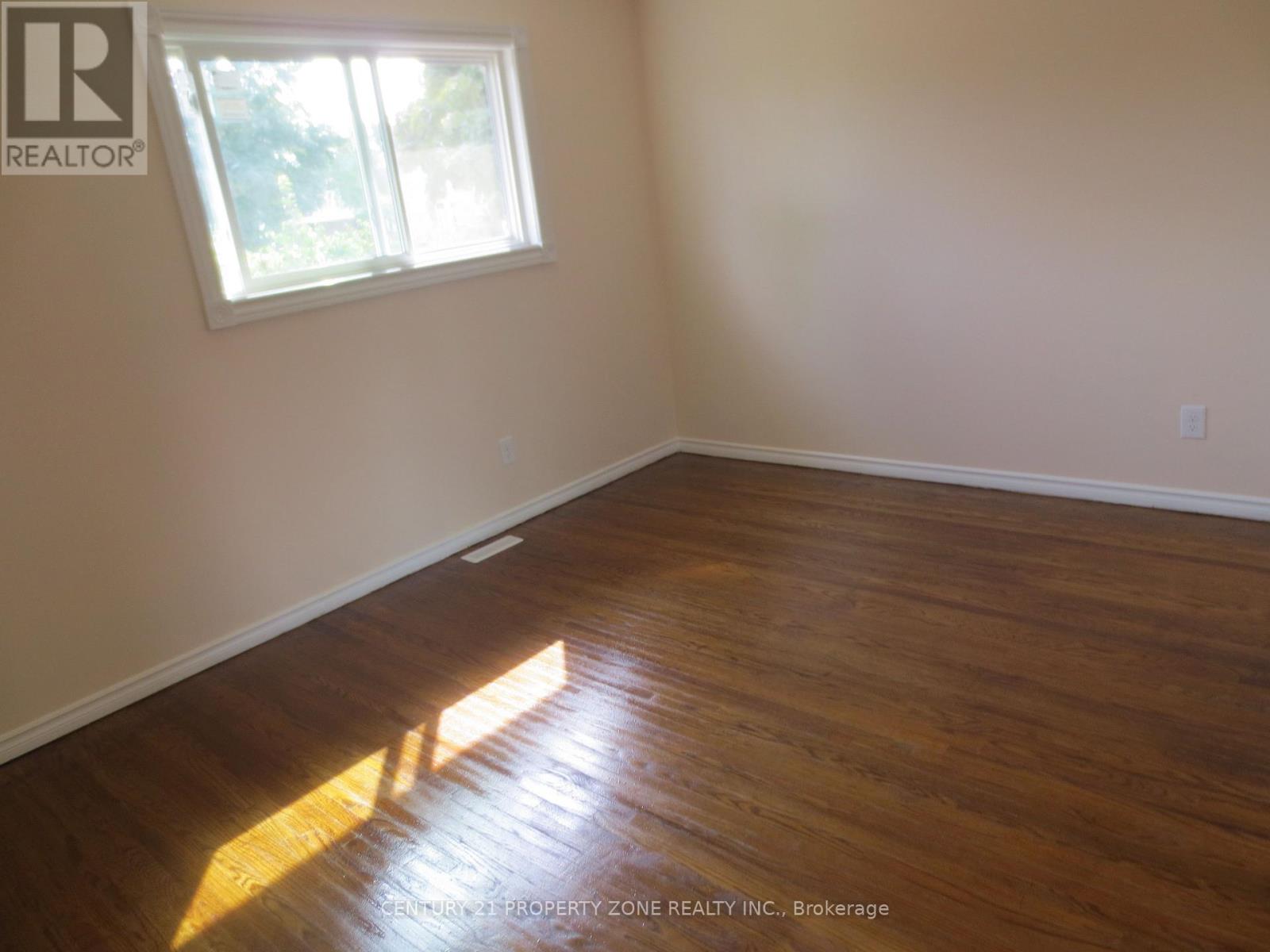 83 Sutherland Avenue, Brampton (Madoc), Ontario  L6V 2H7 - Photo 5 - W12801022