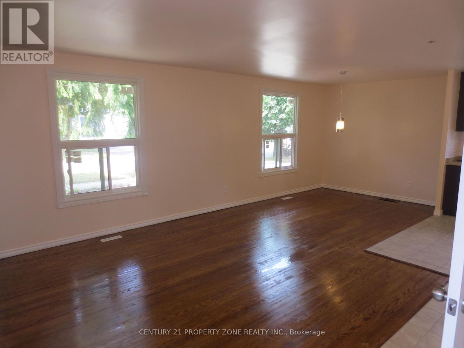 83 Sutherland Avenue, Brampton (Madoc), Ontario  L6V 2H7 - Photo 8 - W12801022