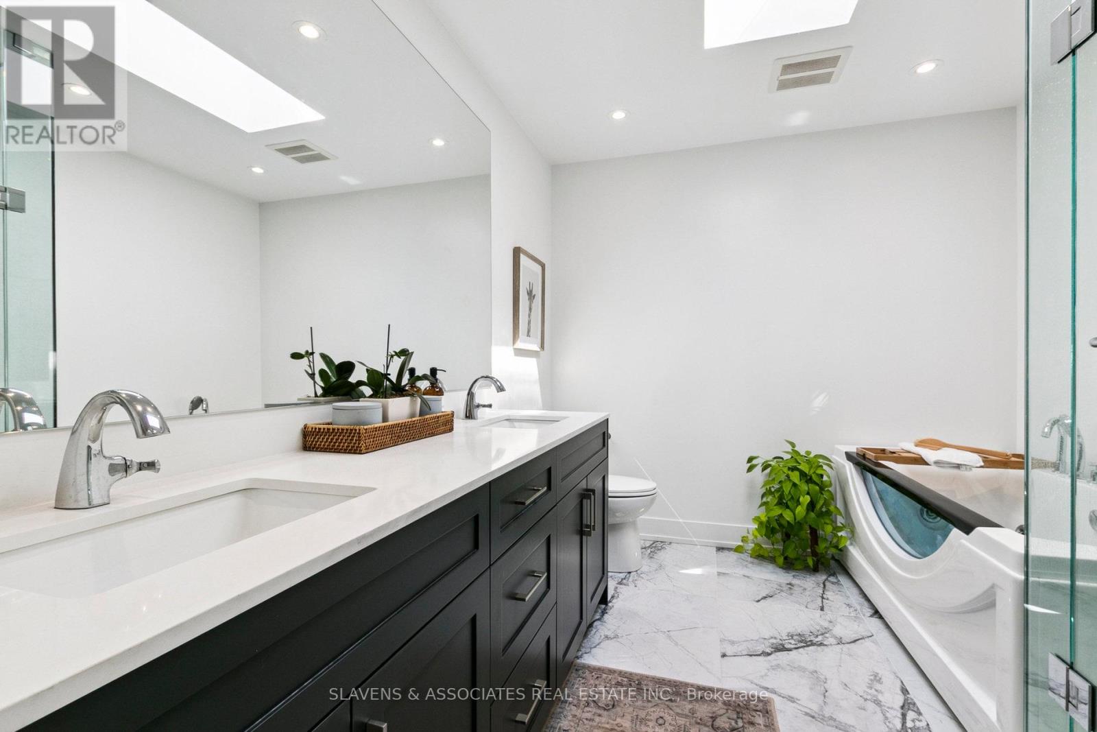 1040 Enola Avenue, Mississauga, Ontario  L5G 4A9 - Photo 22 - W12801078