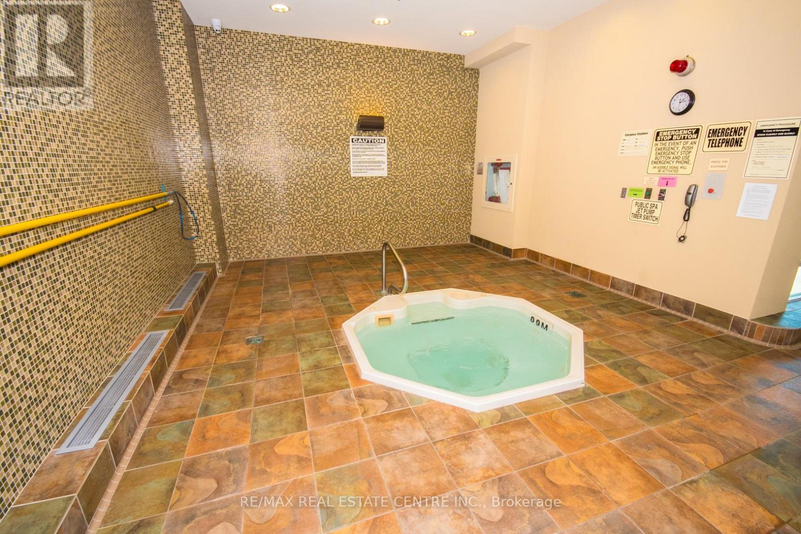 705 - 339 Rathburn Rd Road W, Mississauga, Ontario  L5B 0K6 - Photo 12 - W12801088