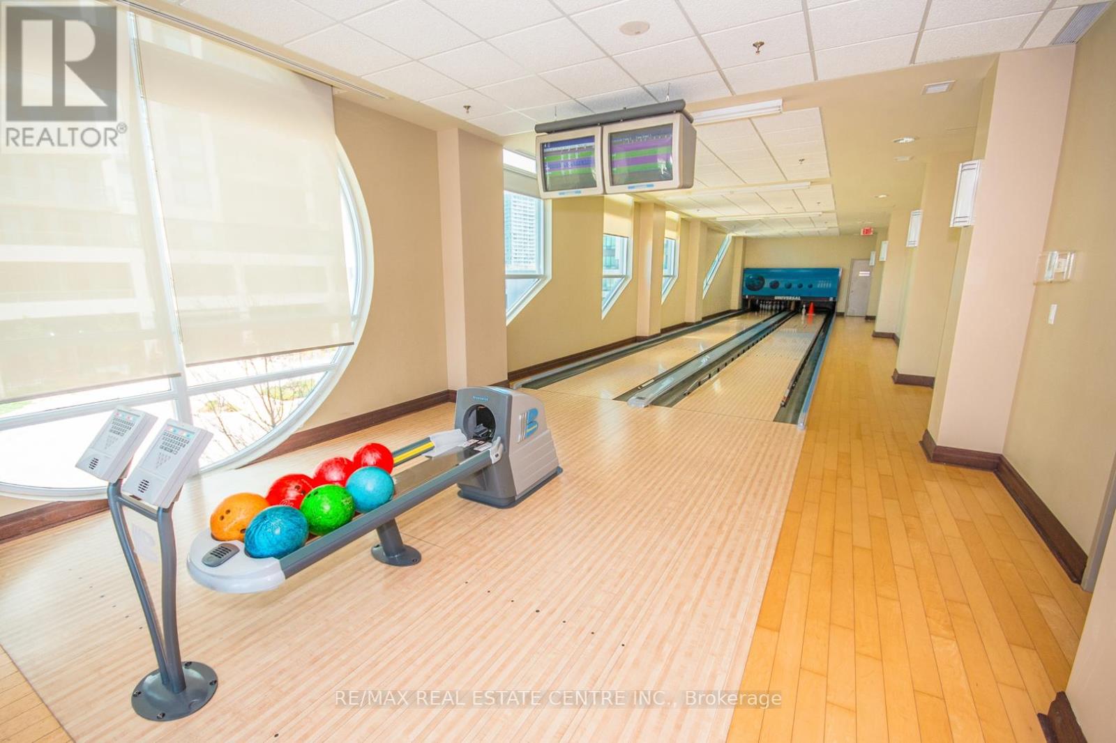 705 - 339 Rathburn Rd Road W, Mississauga, Ontario  L5B 0K6 - Photo 15 - W12801088