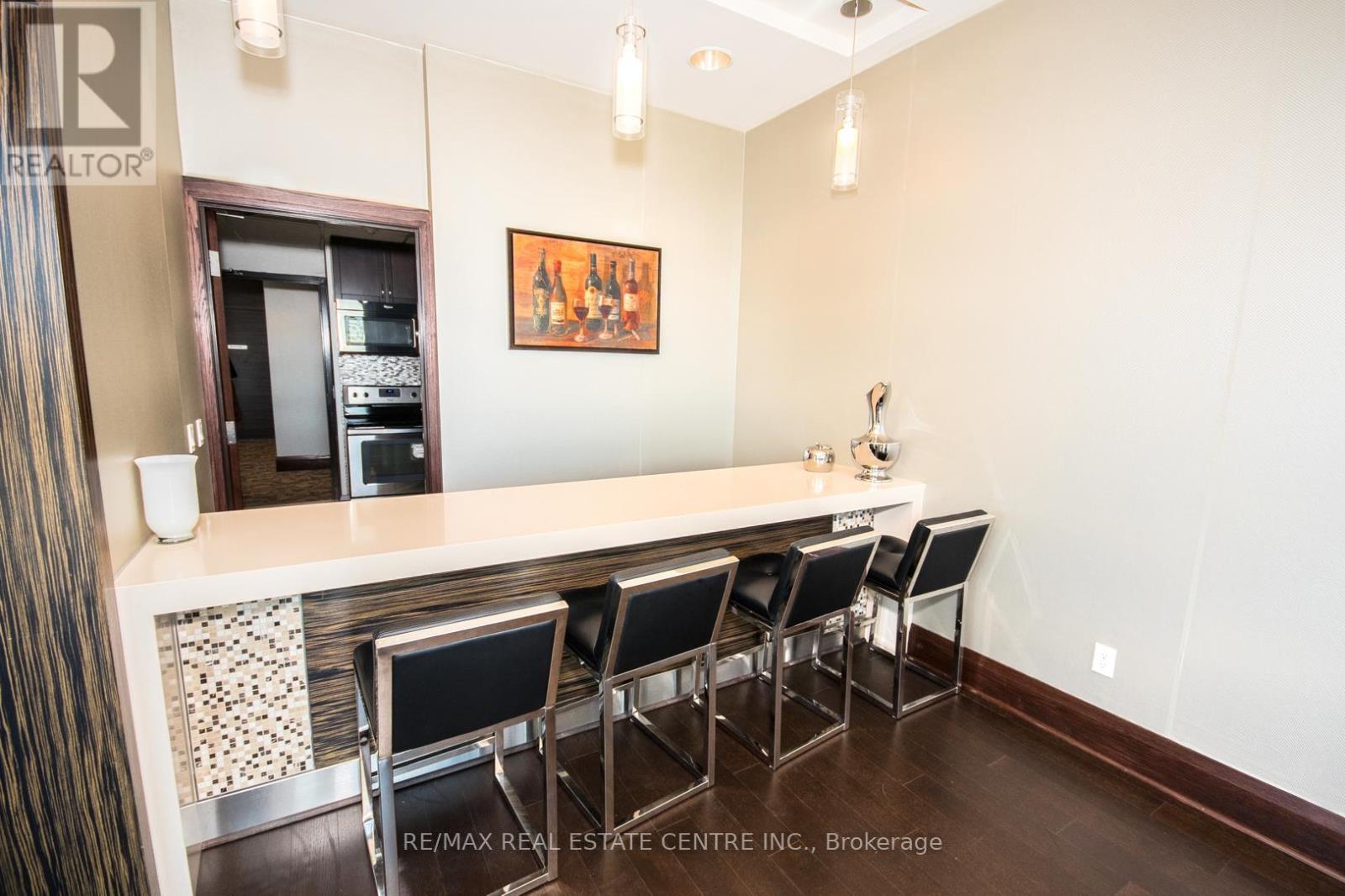 705 - 339 Rathburn Rd Road W, Mississauga, Ontario  L5B 0K6 - Photo 19 - W12801088