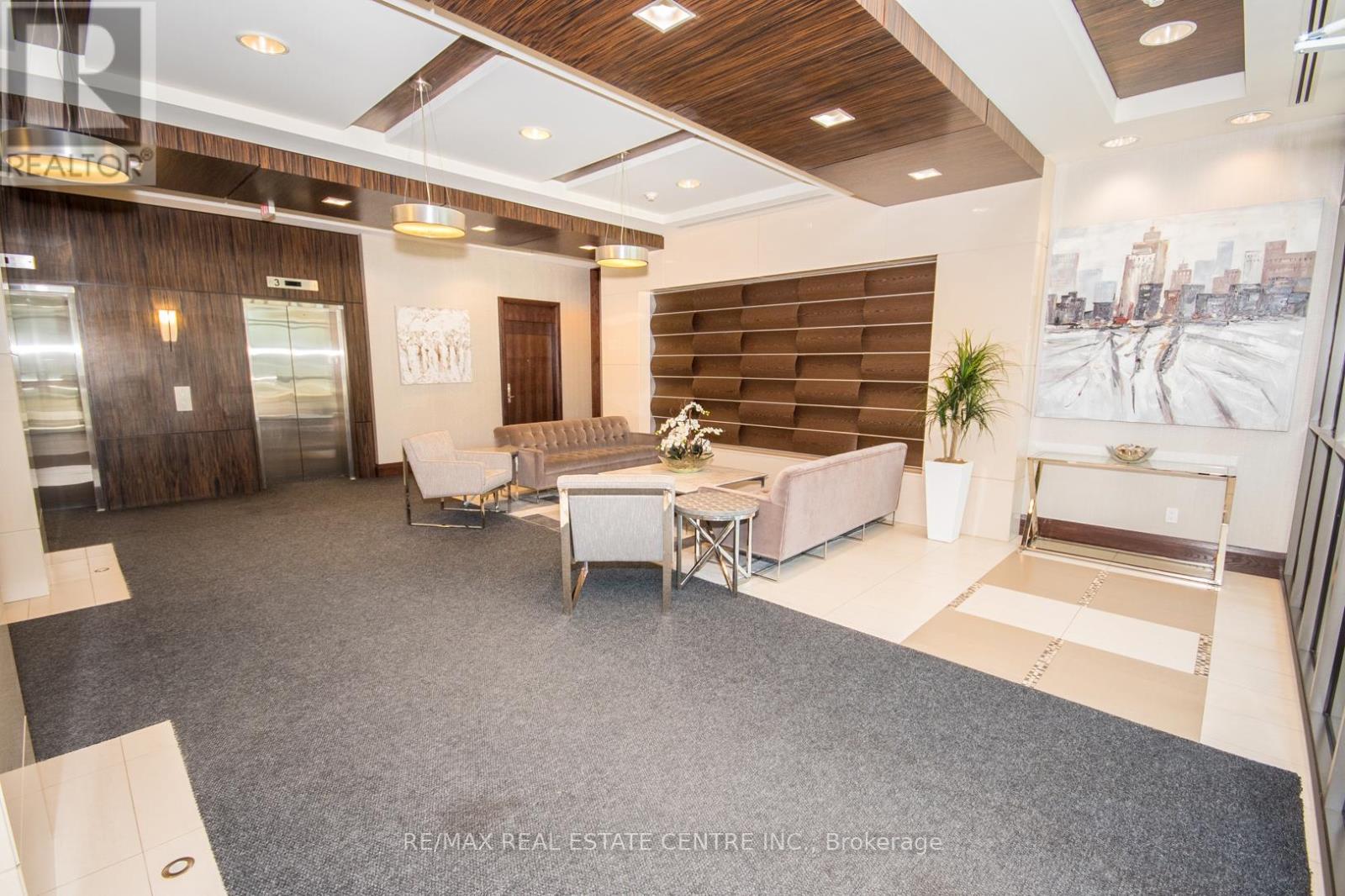 705 - 339 Rathburn Rd Road W, Mississauga, Ontario  L5B 0K6 - Photo 5 - W12801088