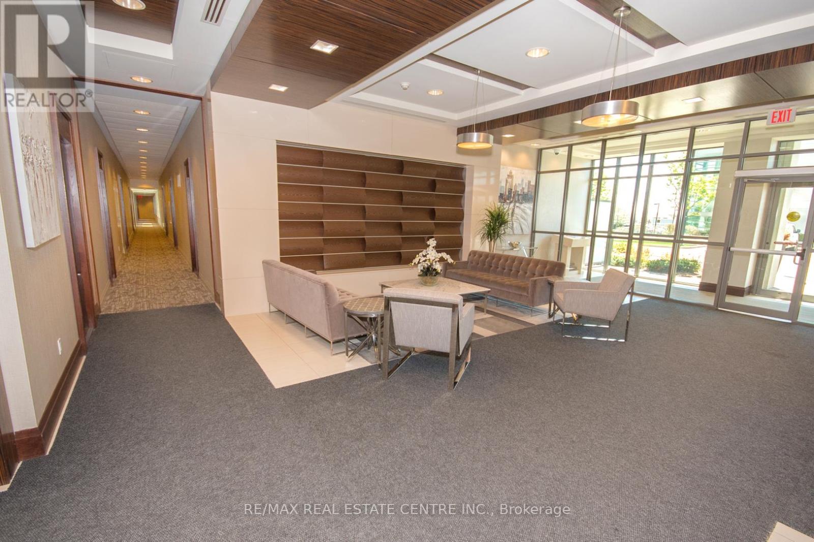 705 - 339 Rathburn Rd Road W, Mississauga, Ontario  L5B 0K6 - Photo 6 - W12801088