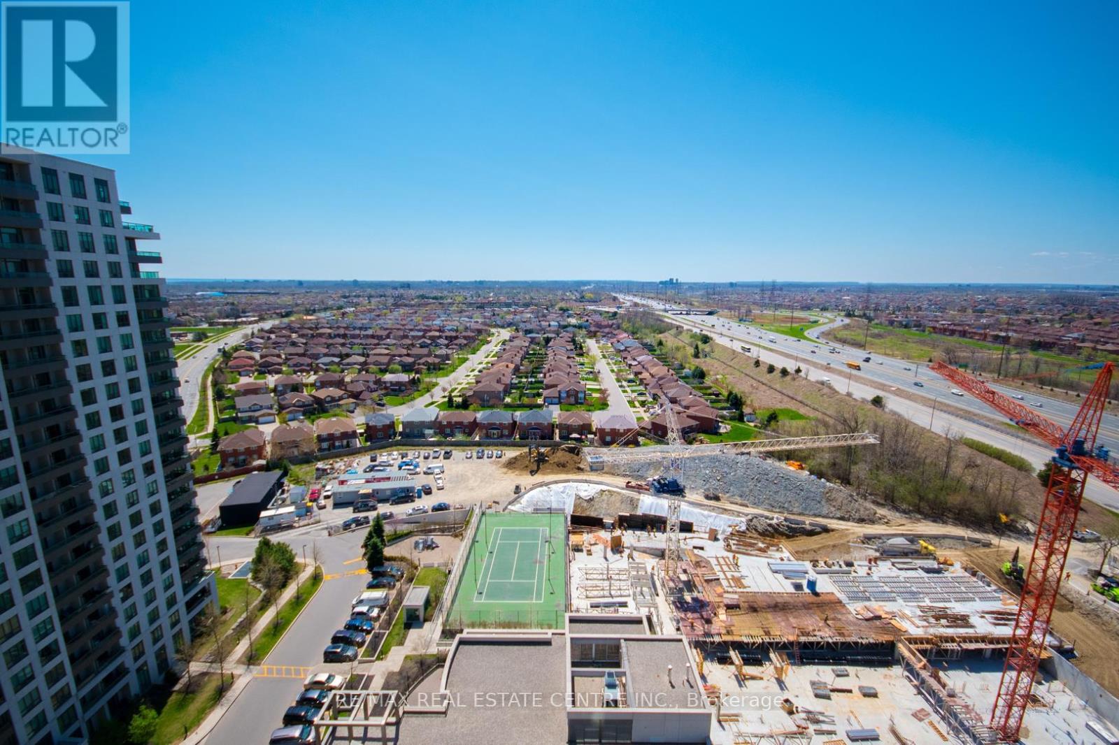 705 - 339 Rathburn Rd Road W, Mississauga, Ontario  L5B 0K6 - Photo 7 - W12801088