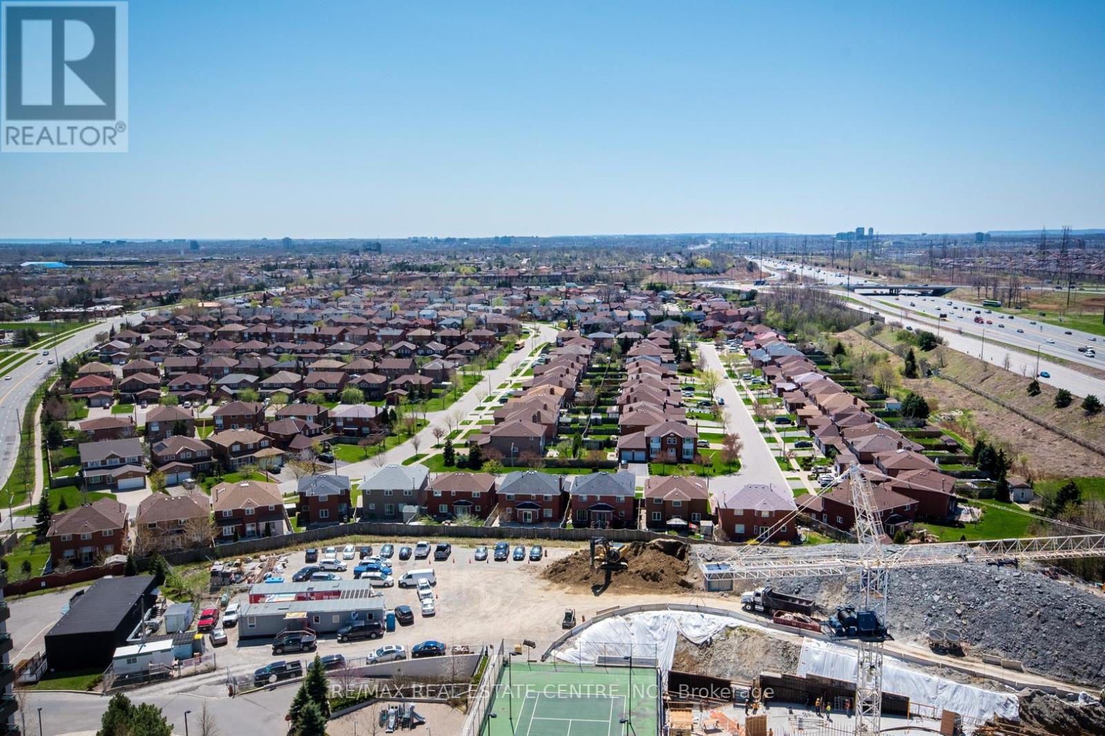 705 - 339 Rathburn Rd Road W, Mississauga, Ontario  L5B 0K6 - Photo 8 - W12801088